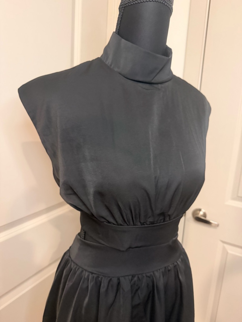 SHEIN Black High-Neck Sleeveless High-Low Dress